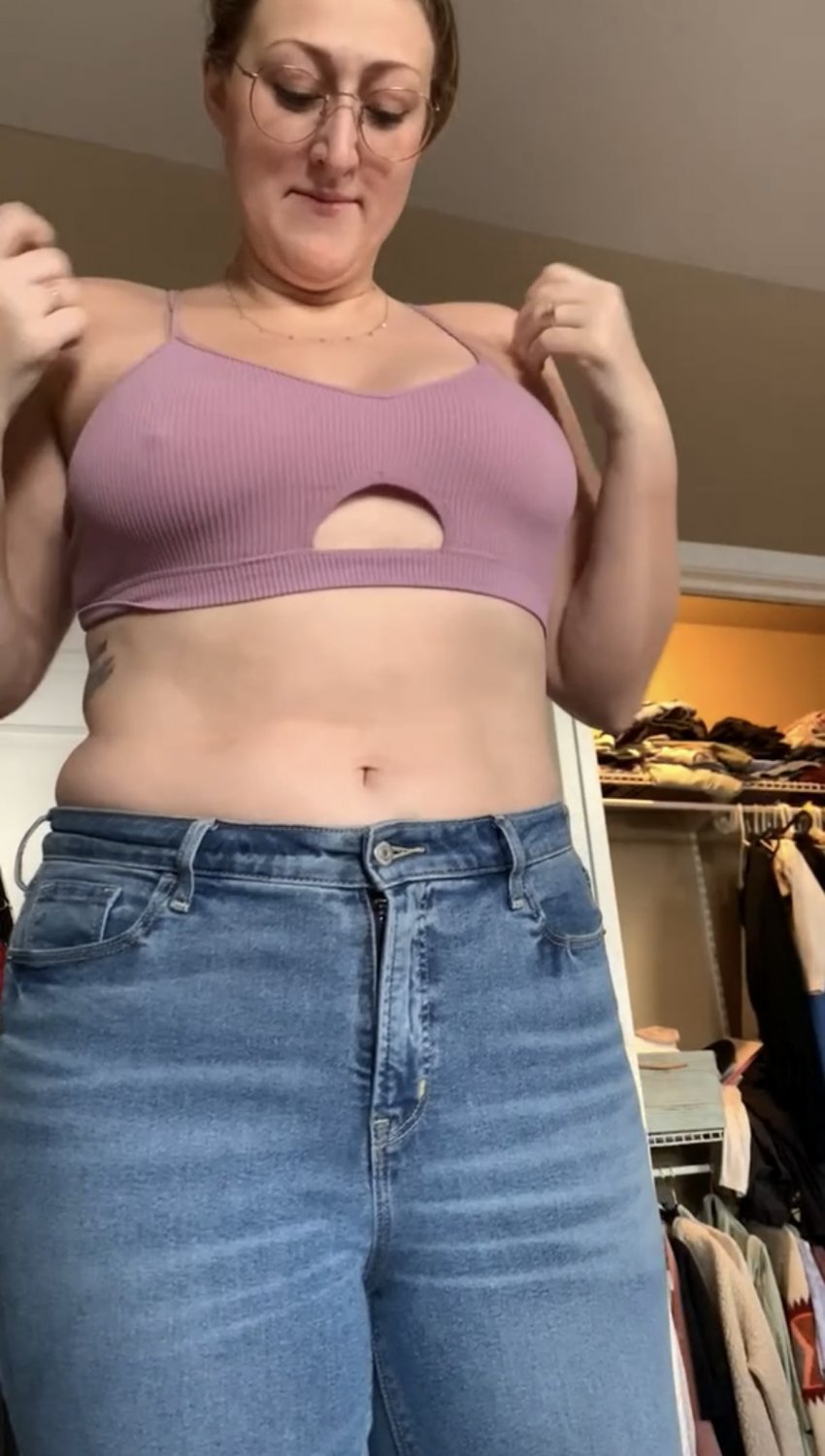 Wife’s Big Tits Bouncing As She Struggles To Pull Up Her Jeans #BgobOZIX