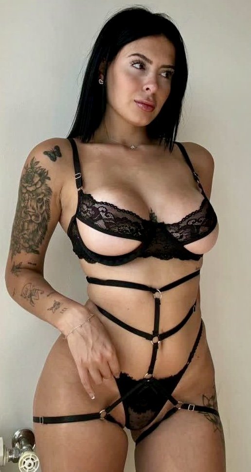 Sexy Latina’s #MhXTsHUf