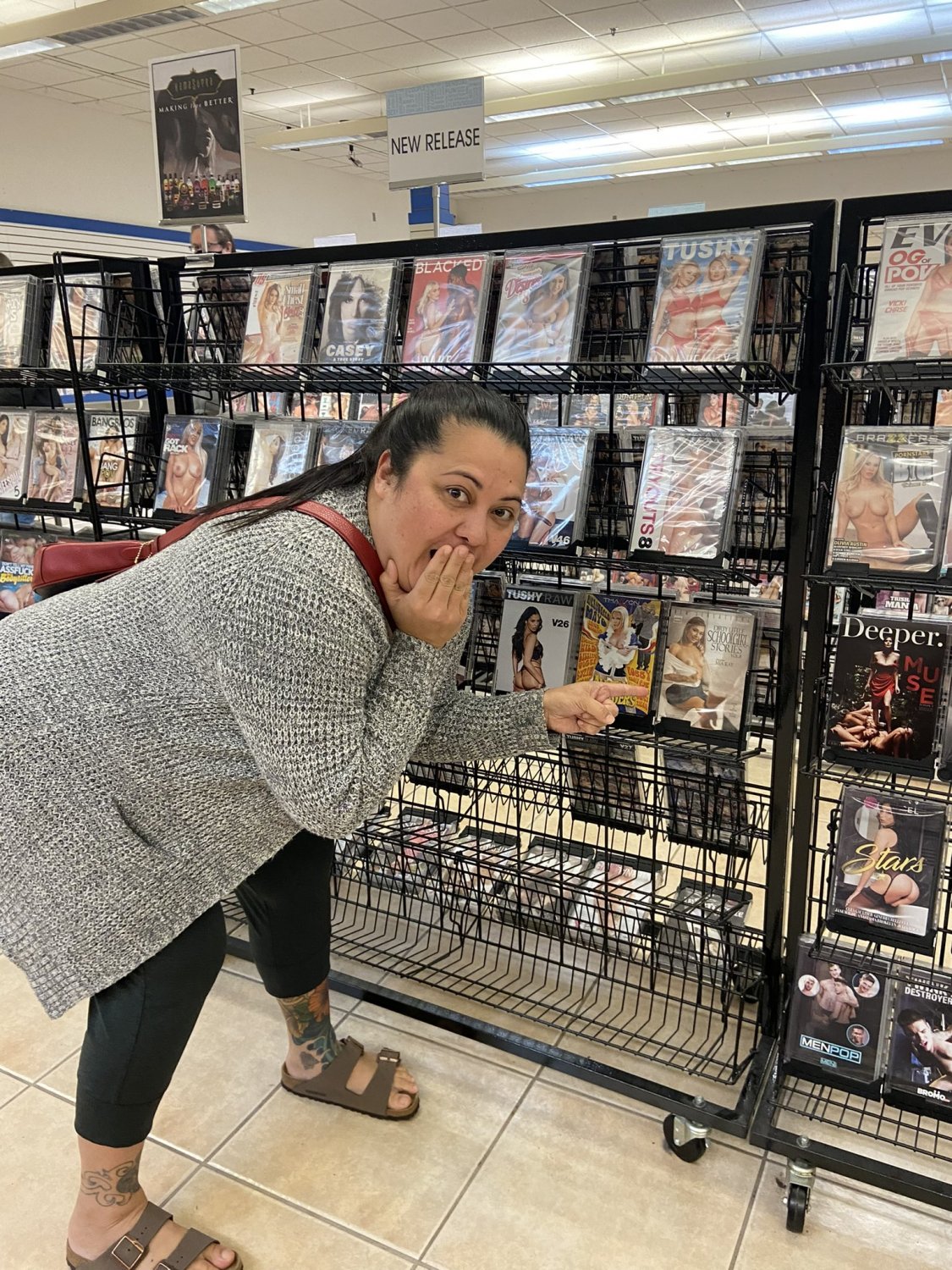 Her mom is excited of her daughter's latest porn release #DuuoPBY7