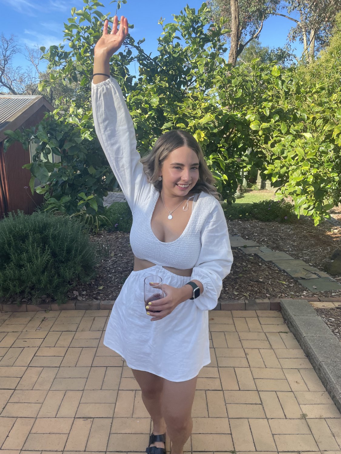 Brunette Cutie with Plump Breasts wants us to see her newest tan! #nK1FqaRu