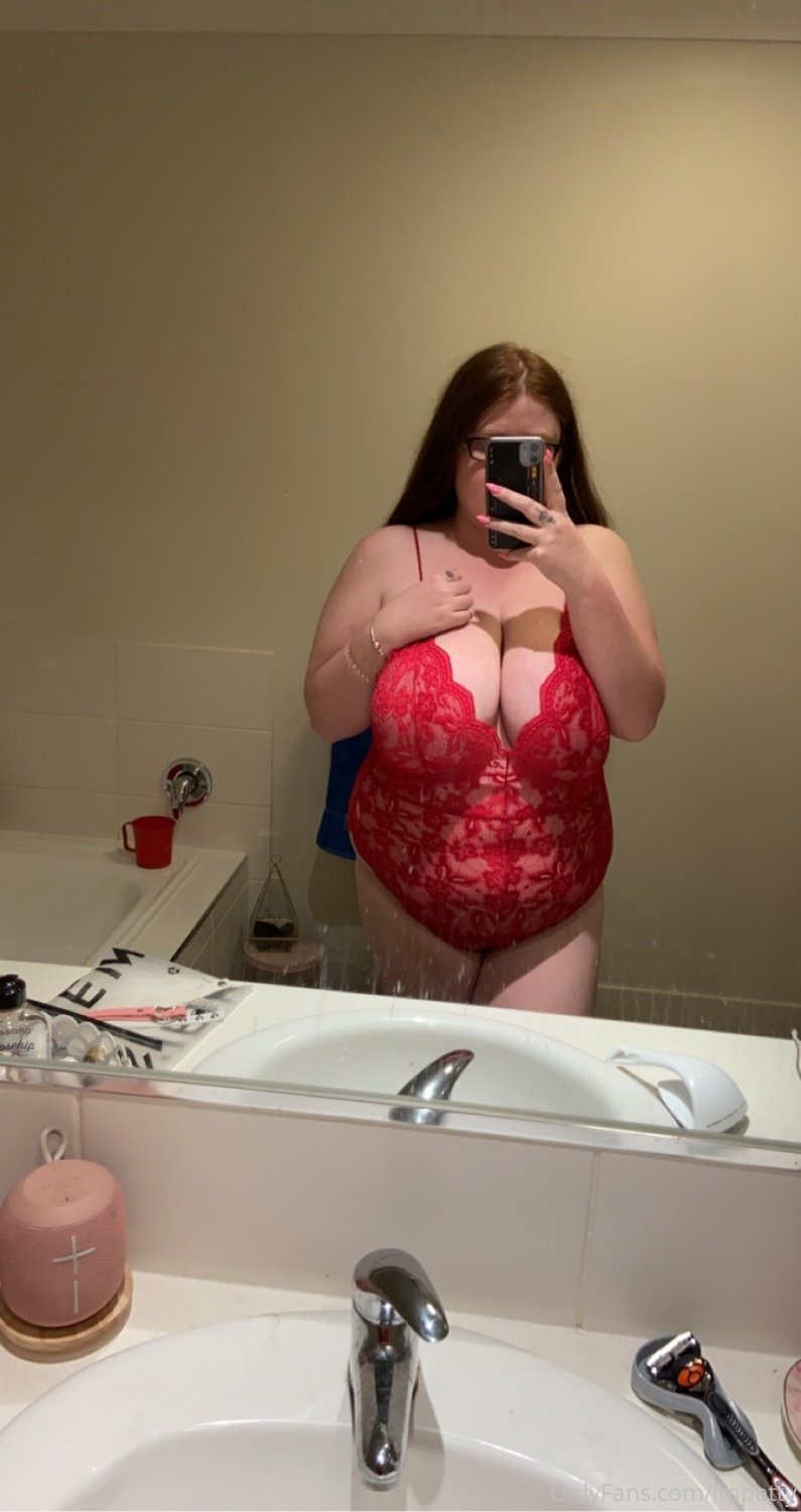 H U G E floppers on beautiful model - פxɹƃᴉɐ #mMCJoSLD